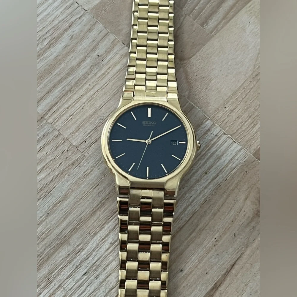 Seiko Rare Vintage Men’s Watch Gold-Tone Weave Bracelet Black Dial Date